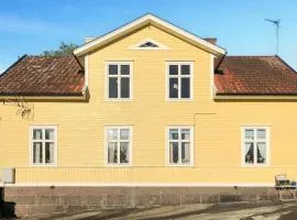 2 Bedroom Nice Apartment In Figelholm