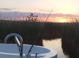 Pfahlbau Sunset II Toplage inklusive Elektroboot