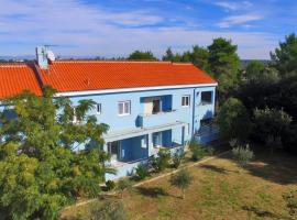 Sara Apartments, Hotel in Petrčane