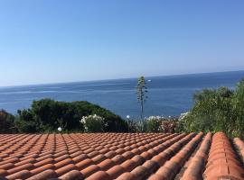 Il Pettirosso, hotel v destinaci Acciaroli