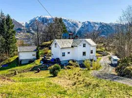 Cozy Home In Bruvik With Wifi
