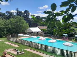 Camping 46 Rainettes, Hotel in Goujounac