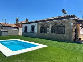 Villa en Playa La Barrosa - Piscina, Jardín y Todas las Comodidades