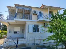 Holiday House with sea view in Skala Polichnitos