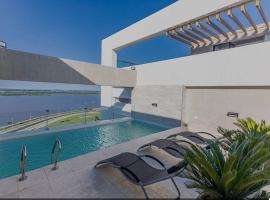 Vista al Río Paraguay, Costanera Asu, hotel with hot tubs in Asunción