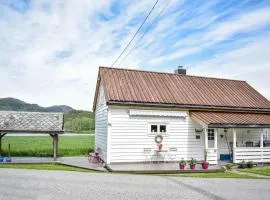 2 Bedroom Awesome Home In Tørvikbygd