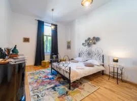 Historic 5 star apartment in the main plaza