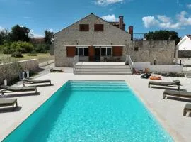 Villa Demare with Heated Pool, Free EVC Station