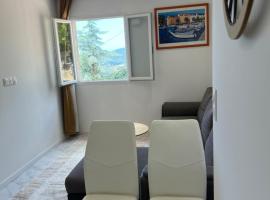 Beau f3 dans petit village entre mer et montagne, Hotel in Cannelle