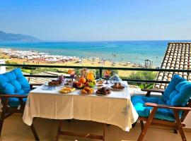 Breeze Beach Apartment Glyfada, hotel v destinácii Corfu
