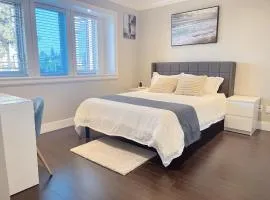 Near Skytrain and QUIET Private Bedroom Ensuite BathRM, Free Wifi & Coffee, Cozy