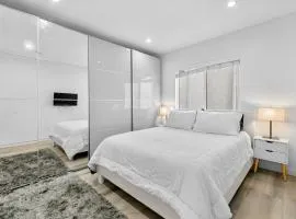 Muirfield Chic City Bungalow with Parking