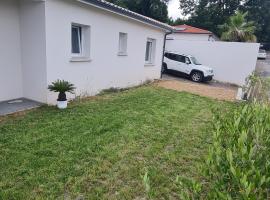 maison artigues près bordeaux, ξενοδοχείο σε Artigues-pres-Bordeaux