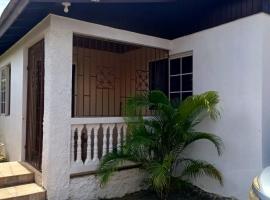 Tiny's Place, hotel i Negril