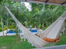 Tres Lodge Villa - Shared Pool - Natural Setting，位于科克莱斯的酒店