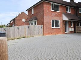 Spacious 2 Bedroom Home Next To Queen Victoria Hospital, готель у місті Іст-Грінстед