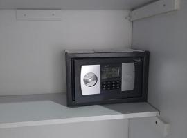 aparta estudio en envigado bien dotado y bien ubicado, hotel em Envigado