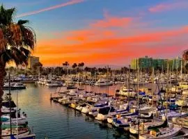 Oasis 2 bedroom minutes to the marina