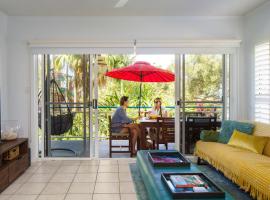 Sunny Seaside Retreat in Coolum Beach, hotel in Coolum Beach