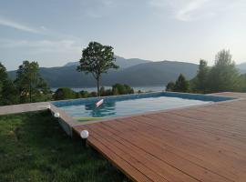 Perfect view cottage with pool, hotel com piscinas em Buhalniţa