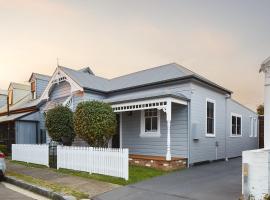 Austin Cottage - 1 bed option - Pet Friendly!, Hotel in Merewether