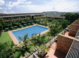 Kabira Country Club: Kampala, Baha'i House of Worship yakınında bir otel