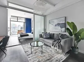 Yaya - Modern Apartment with City, Ocean & Mountain views!