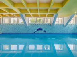 Blue Dolphin Apartment - Private indoor Pool, Jacuzzi, Garden, hotel u Splitu