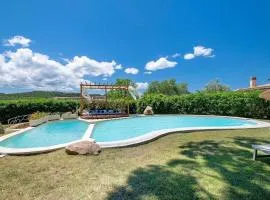 Villa con piscina e giardino