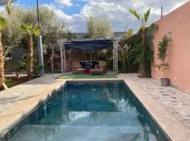 Villa avec piscine cinéma