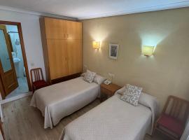 Hostal Atienzar, hotel in Albacete