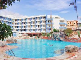 Green Park, swimming-pool, bar, wifi, parking, hotel in San Miguel de Abona