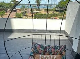 Casa en la costanera con vista al río