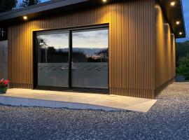 Sea Breeze Lodge, chalet in Aberaeron