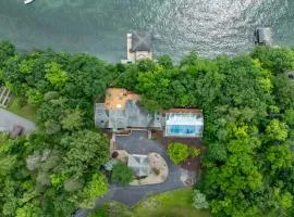 Lake house w/ indr pool and jacuzzi