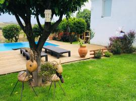 Casa Da Várzea-Casa relaxante com piscina partilhada, hotel u gradu 'Torres Vedras'