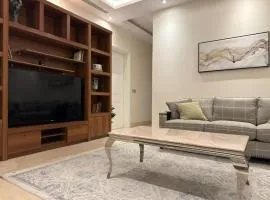 فيلا أنيقة دور أرضي بمدخل خاص وفناء خارجي
