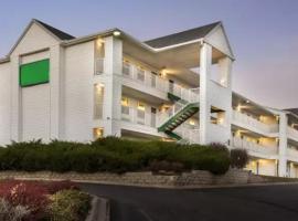 Birch Hill Suites Kansas City - Independence, hotel em Independence
