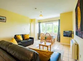 54 - Large Three Bed Apt with Parking