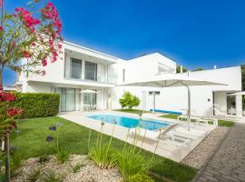 Residence 25, hotel din Petrcane