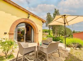 ISA-Chalet with common swimming-pool surrounded by Tuscan nature, hotel v destinaci Trequanda