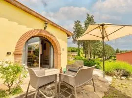 ISA-Chalet with common swimming-pool surrounded by Tuscan nature