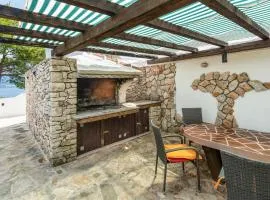 2 Bedroom Beautiful Home In Novo Selo