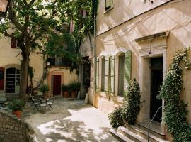 Hôtel Du Cloître, hotel in Arles