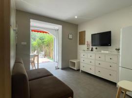 Charmant Studio, hotel v destinaci La Londe-les-Maures