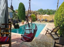 Le Mazet des Beaujots, hotel v destinaci Monteux