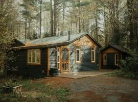 The Doma Lodge - Cozy Muskoka Cabin in the Woods