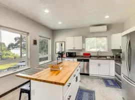Frankston Vacation Rental: Walk to Lake Palestine!