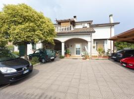 Next Stop 28, hotel sa Tivoli