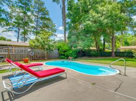 Pet-Friendly Ocala Home with Pool and Fenced-In Yard!, hotel din Ocala